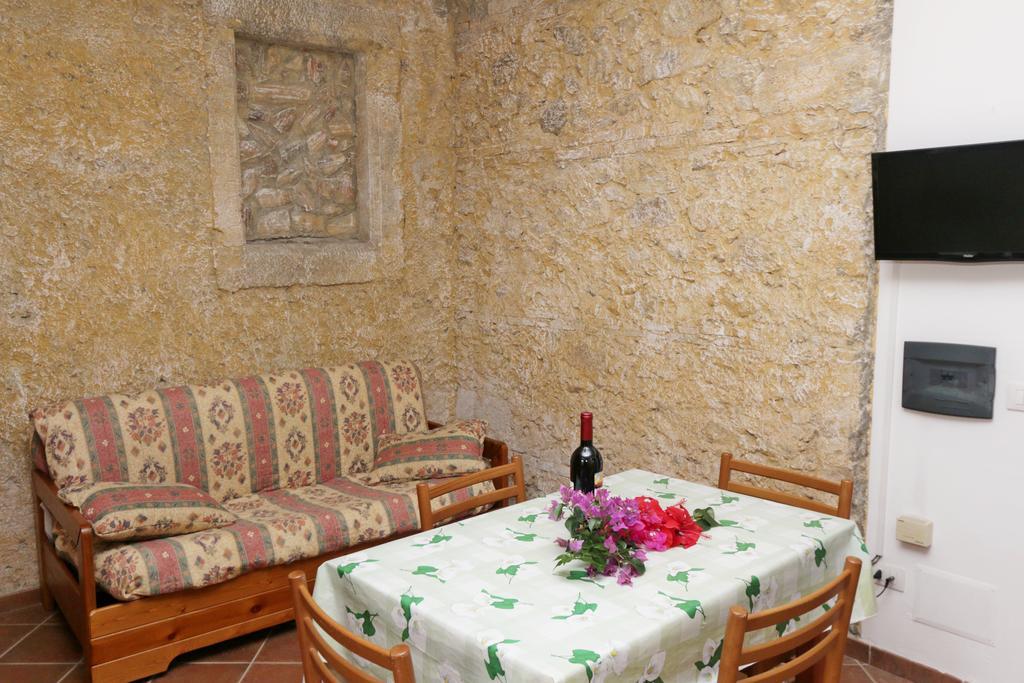 אפרטהוטל פרגליה Residenza La Vigna מראה חיצוני תמונה